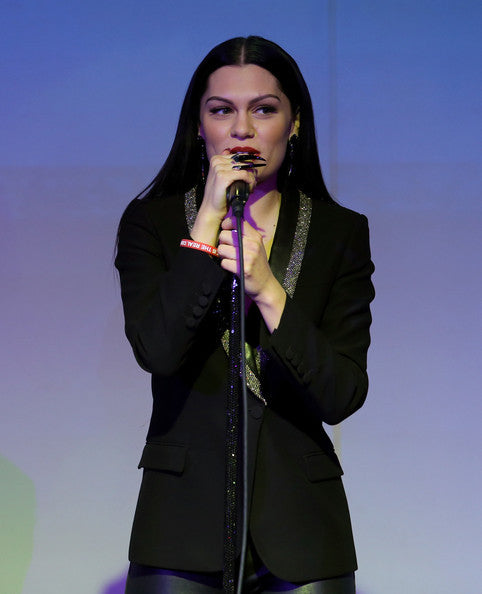 Jessie J wears the Damian Black Onyx Horn Ring by Diaboli Kill